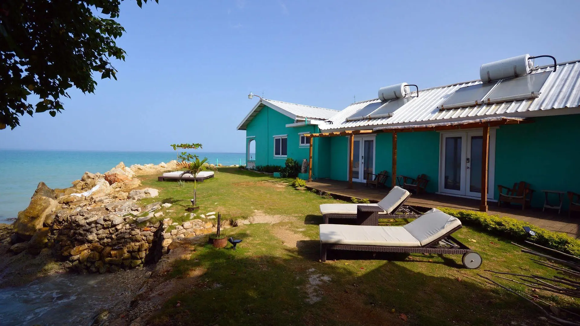Luna Sea Inn Bluefields Resort